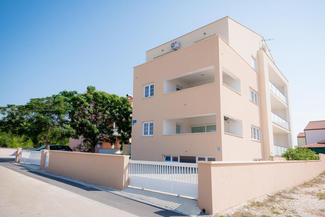 Apartments Sandrina Vrsi Bagian luar foto