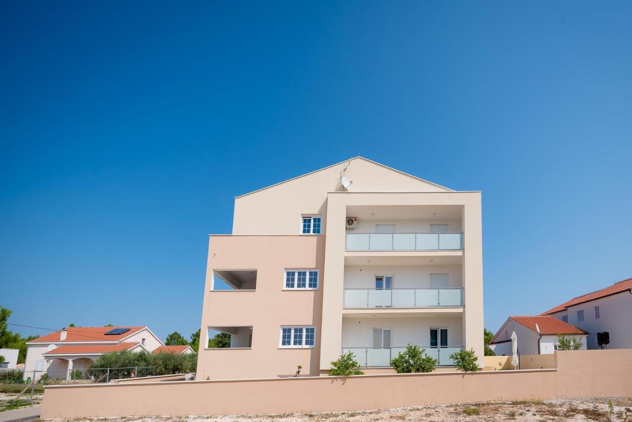 Apartments Sandrina Vrsi Bagian luar foto