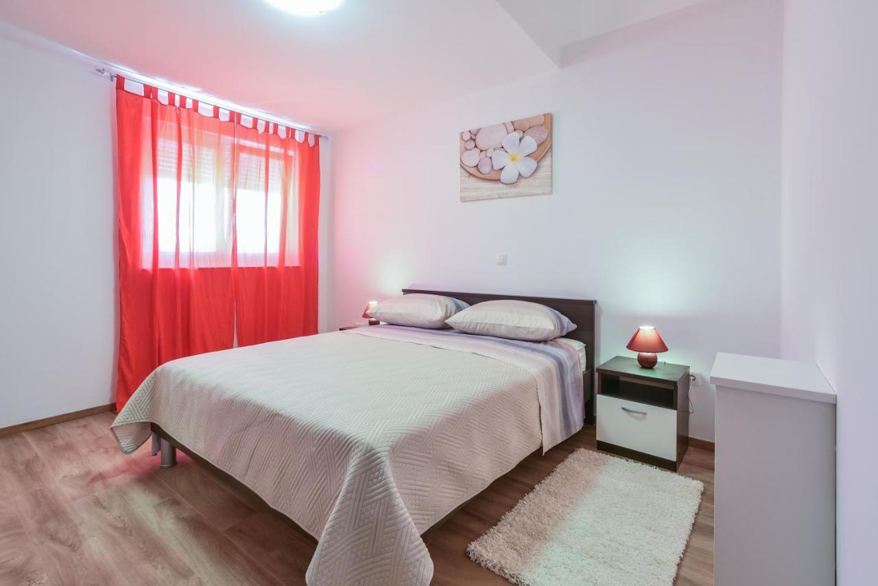 Apartments Sandrina Vrsi Bagian luar foto