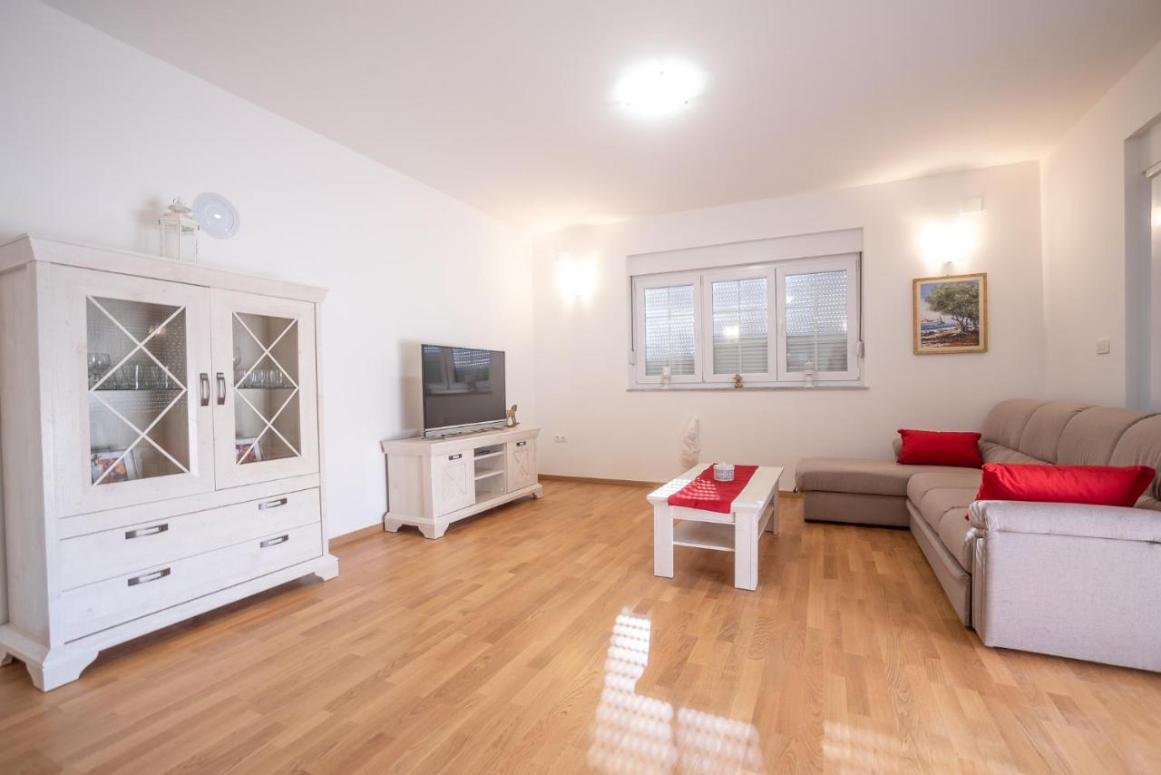 Apartments Sandrina Vrsi Bagian luar foto