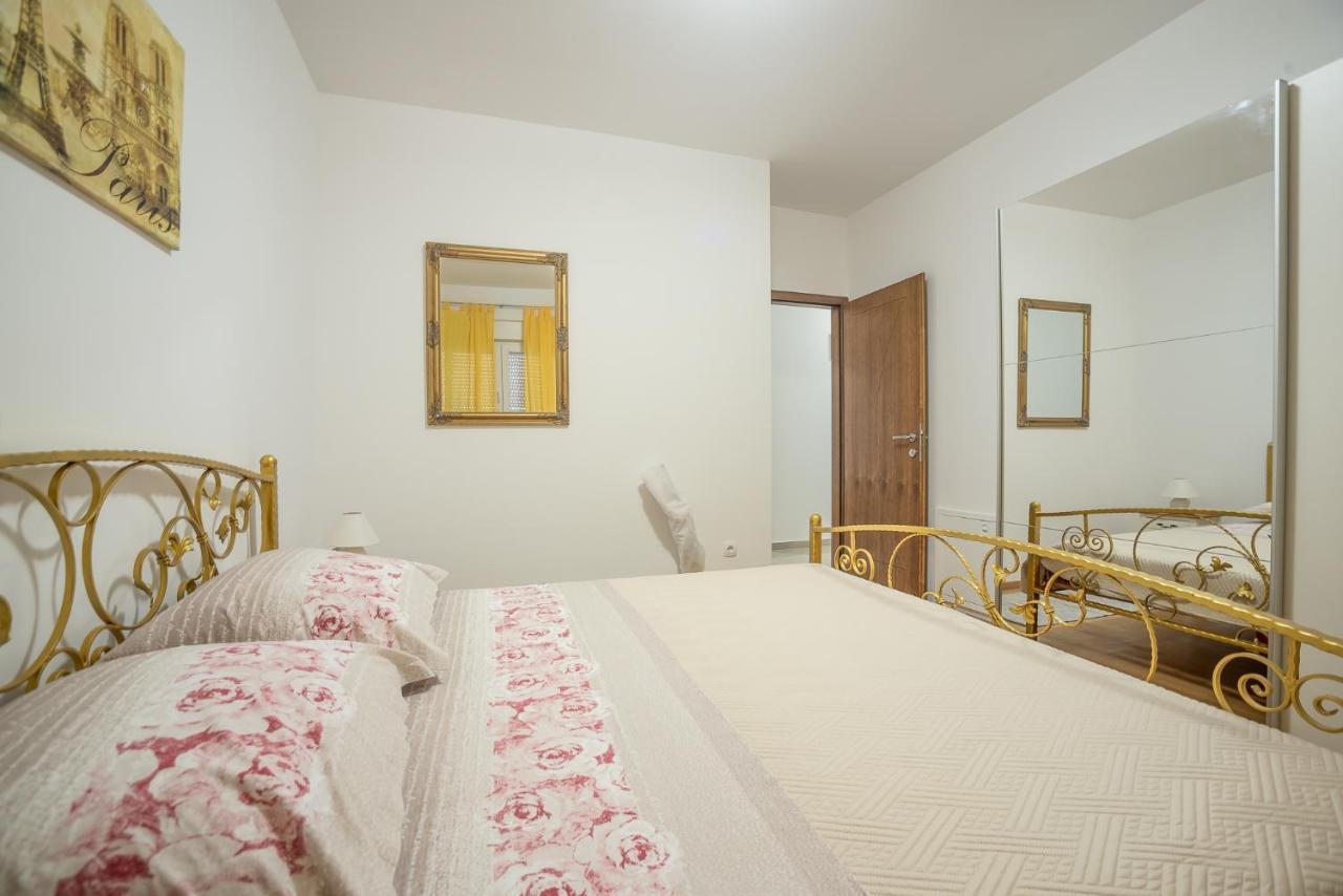 Apartments Sandrina Vrsi Bagian luar foto