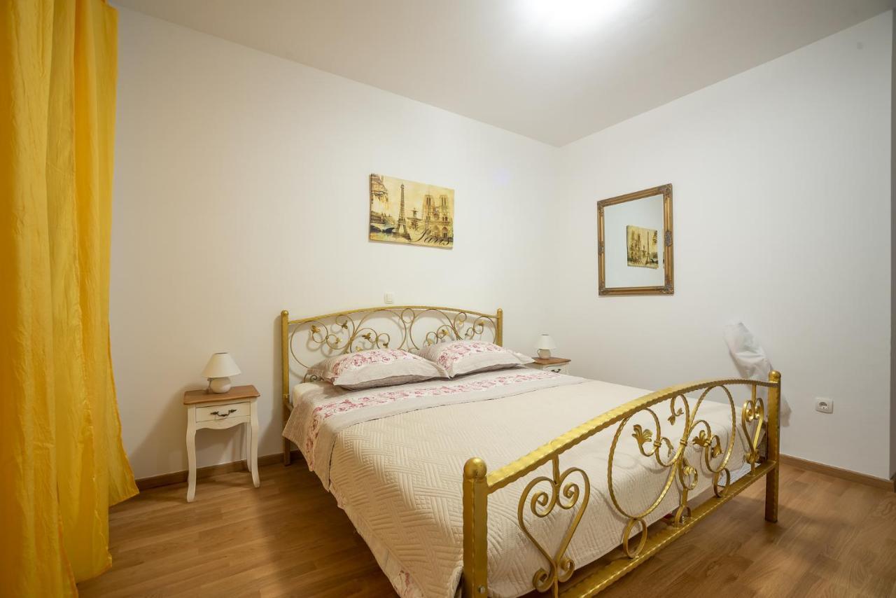 Apartments Sandrina Vrsi Bagian luar foto