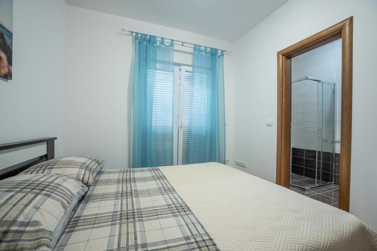 Apartments Sandrina Vrsi Bagian luar foto