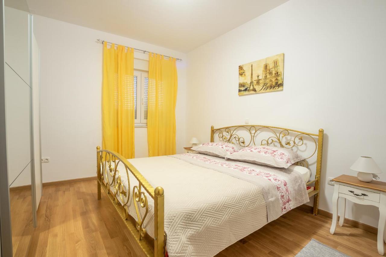 Apartments Sandrina Vrsi Bagian luar foto