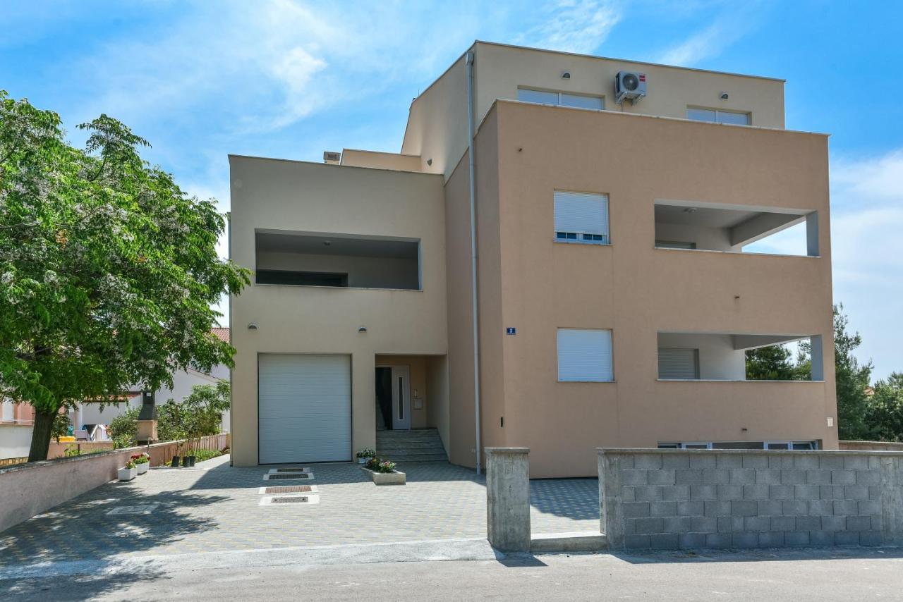 Apartments Sandrina Vrsi Bagian luar foto