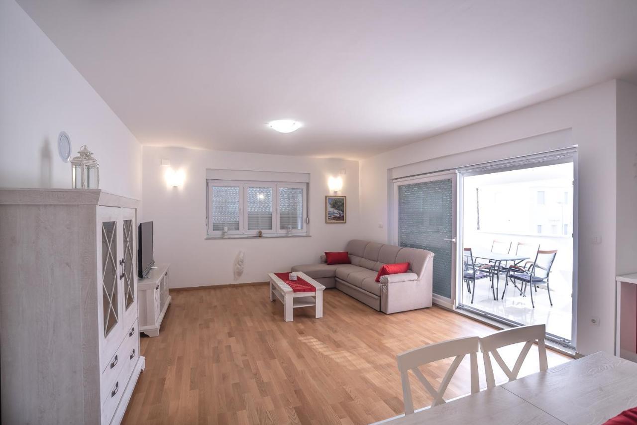Apartments Sandrina Vrsi Bagian luar foto