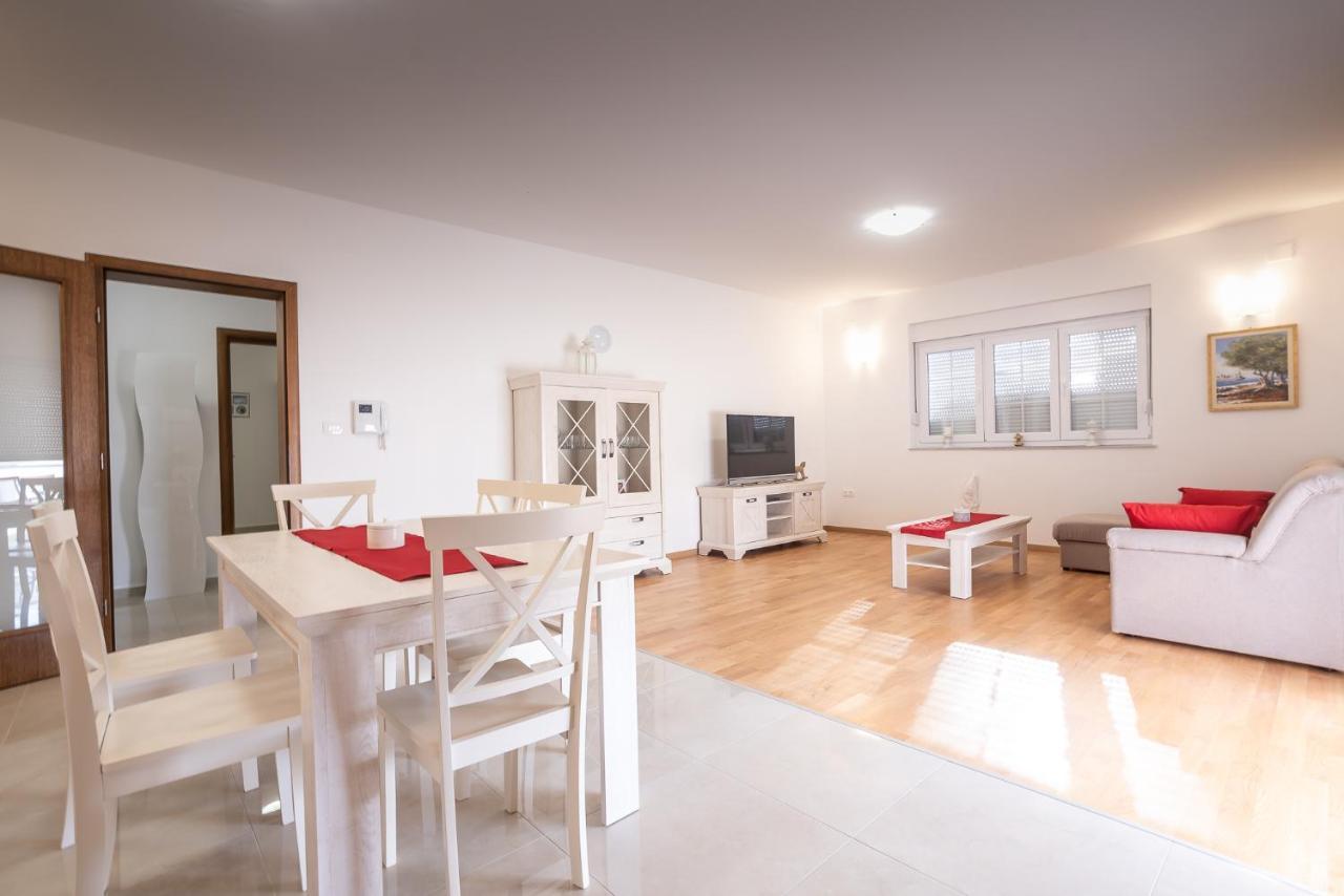 Apartments Sandrina Vrsi Bagian luar foto