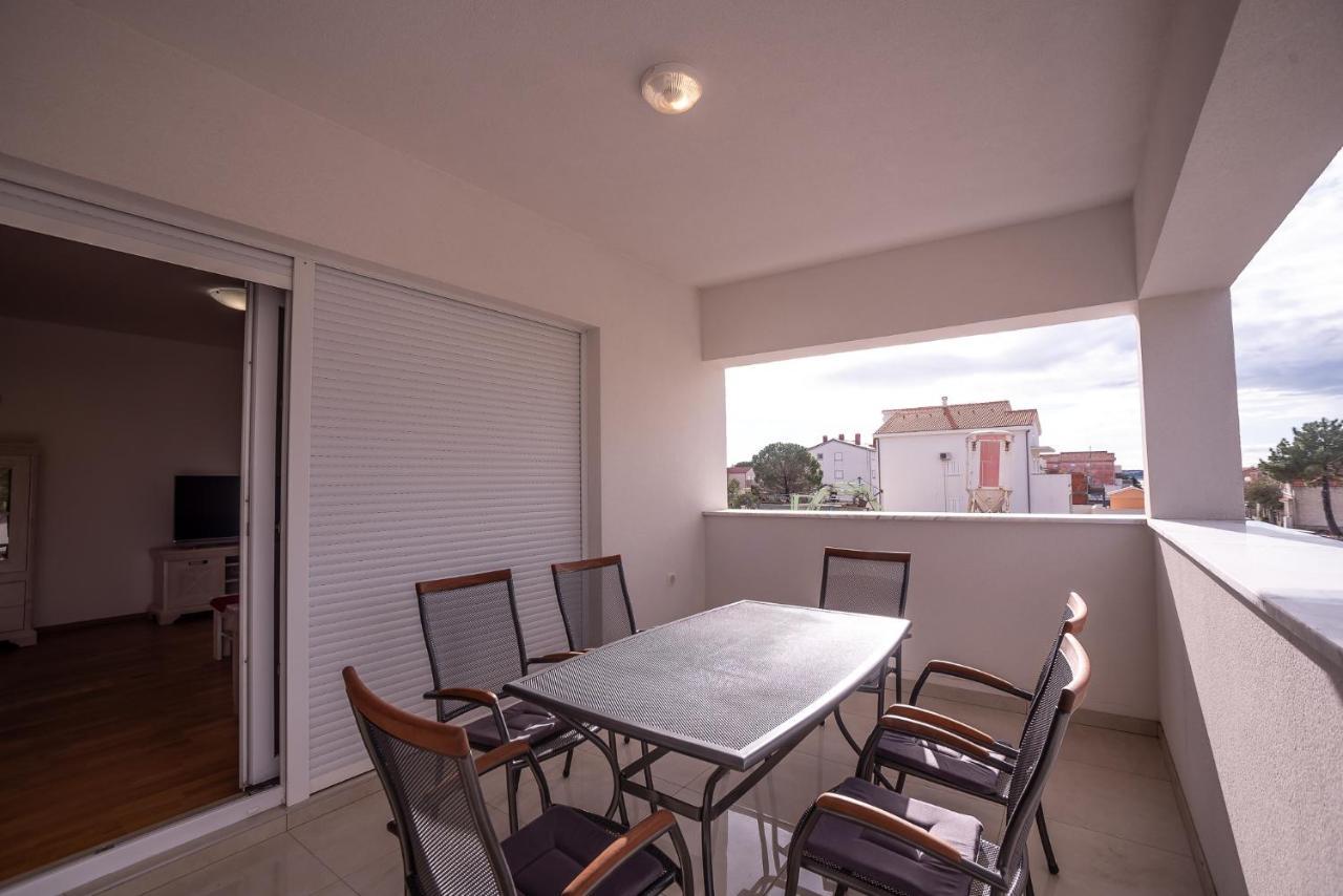 Apartments Sandrina Vrsi Bagian luar foto
