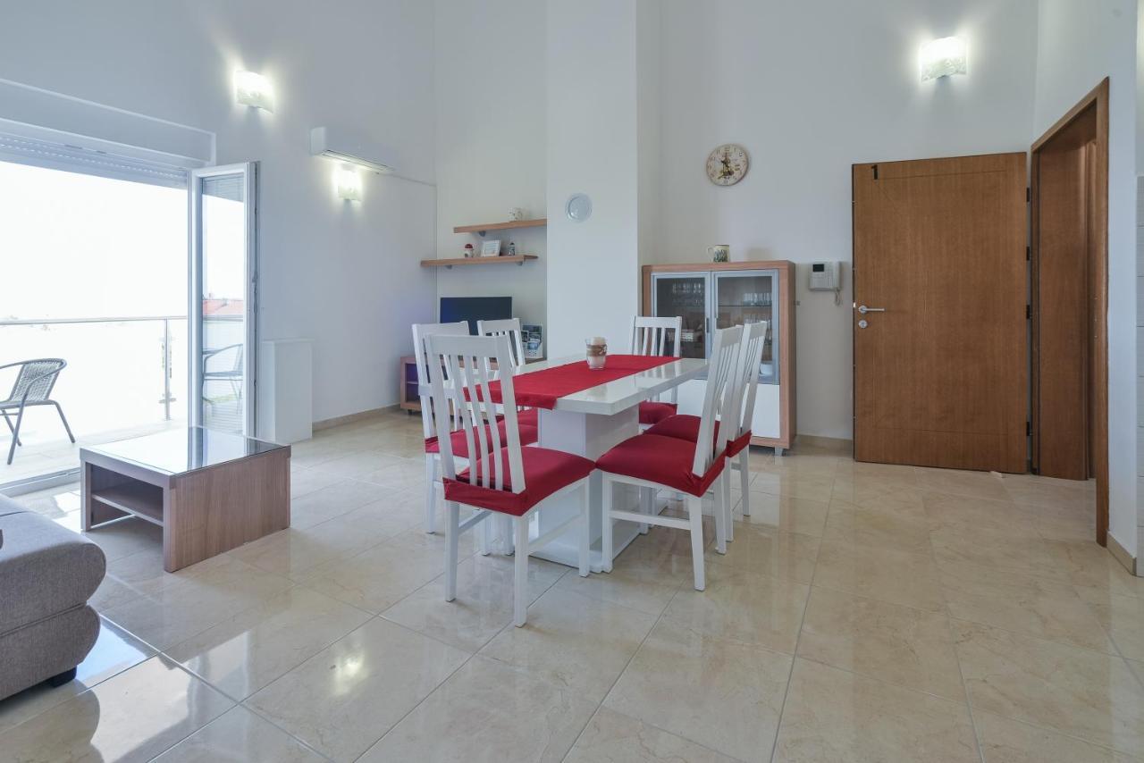 Apartments Sandrina Vrsi Bagian luar foto