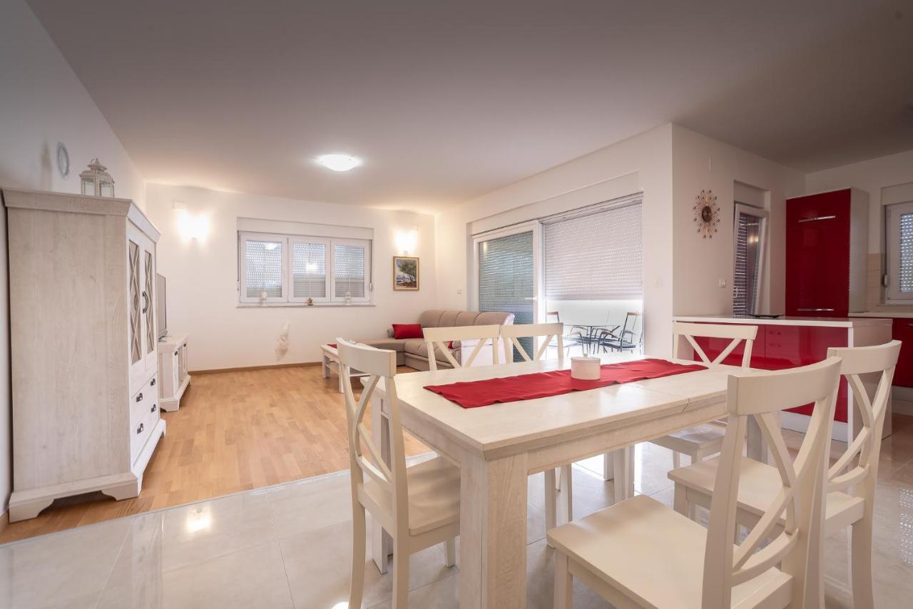Apartments Sandrina Vrsi Bagian luar foto
