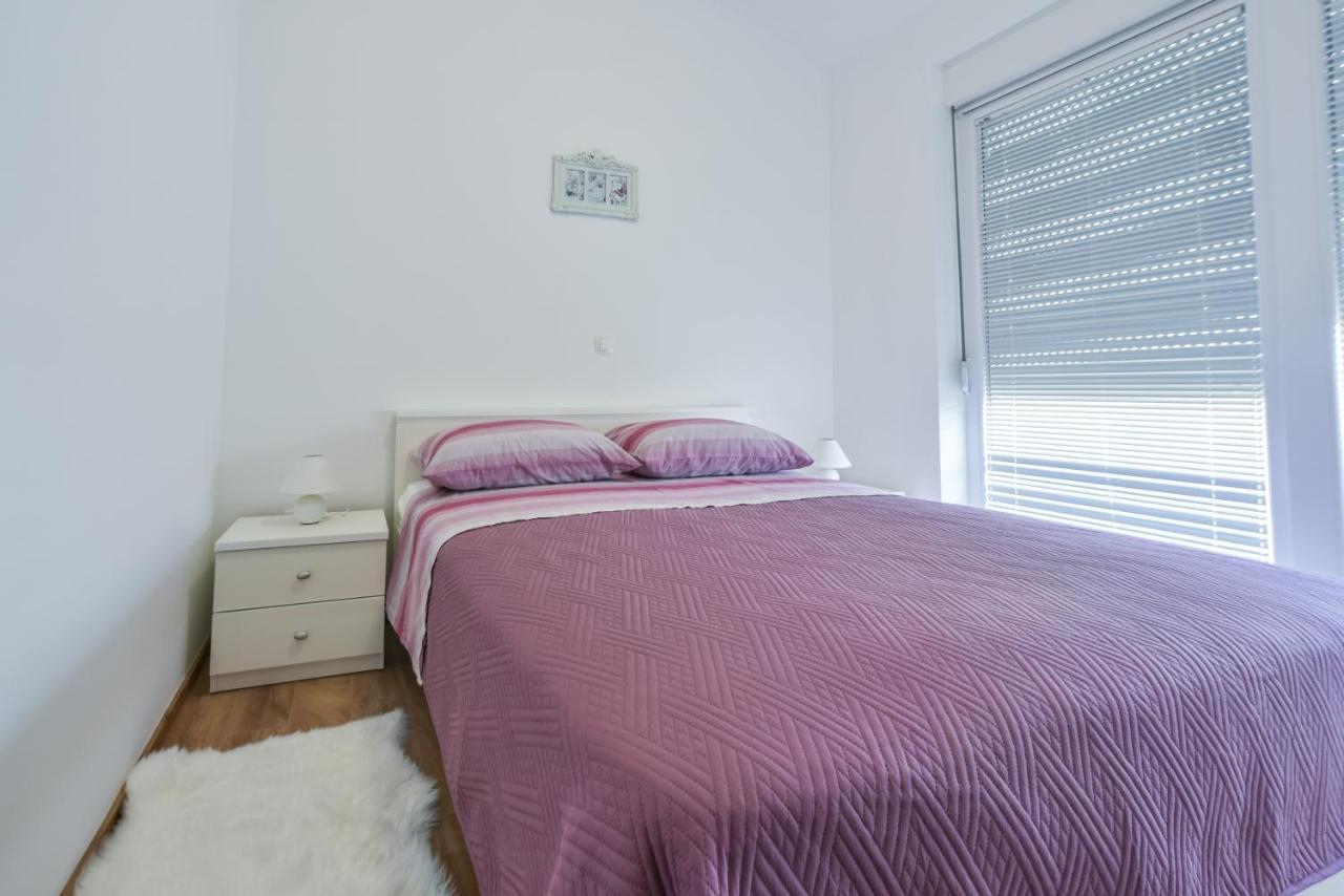 Apartments Sandrina Vrsi Bagian luar foto