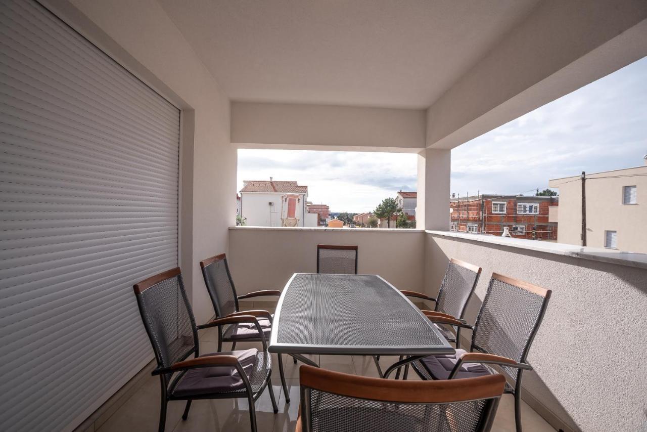 Apartments Sandrina Vrsi Bagian luar foto