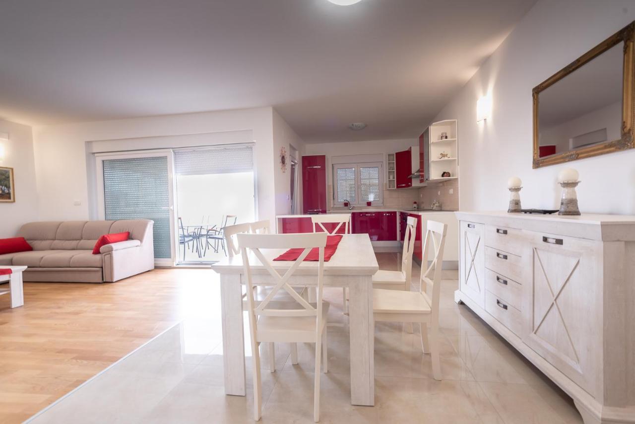 Apartments Sandrina Vrsi Bagian luar foto