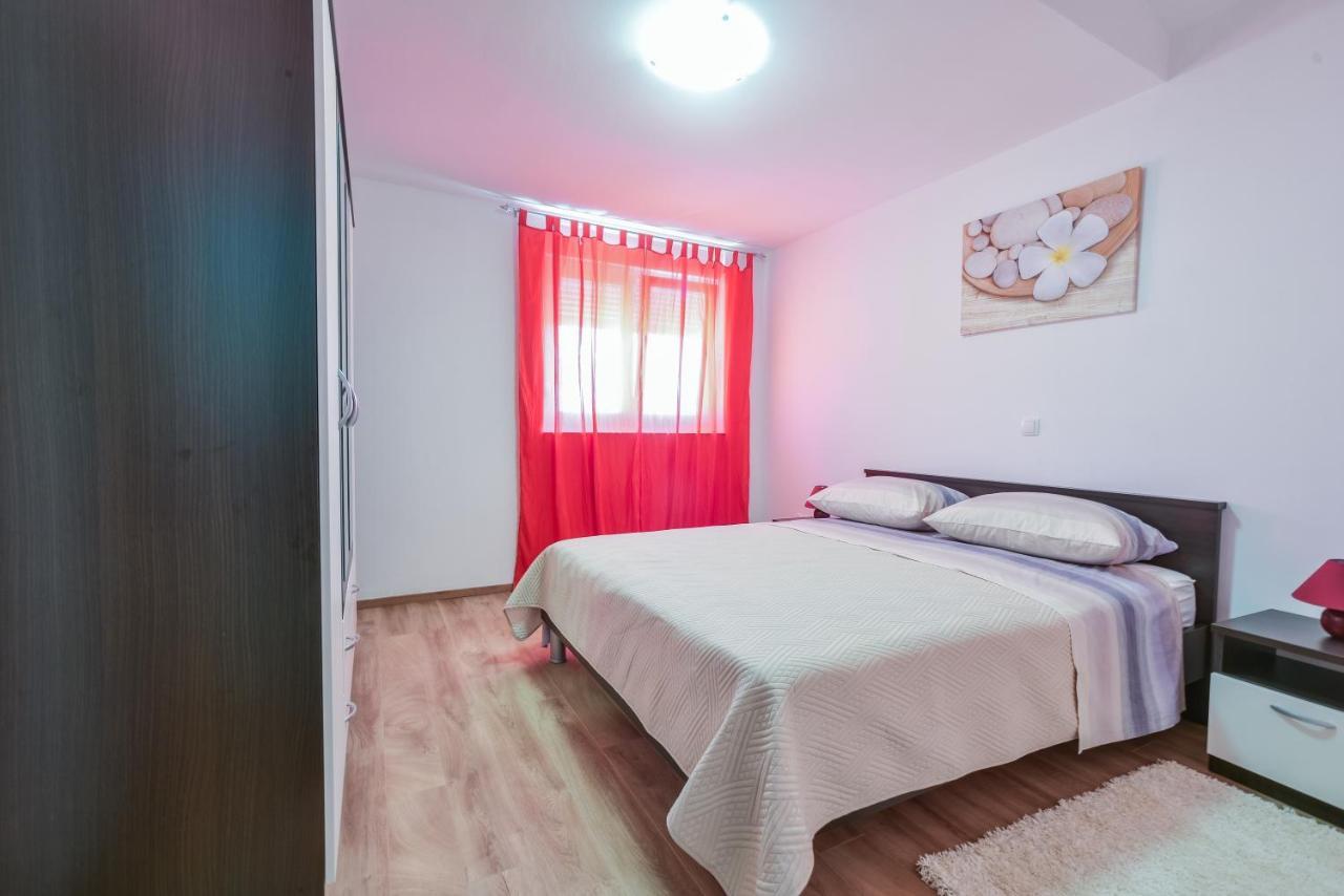 Apartments Sandrina Vrsi Bagian luar foto