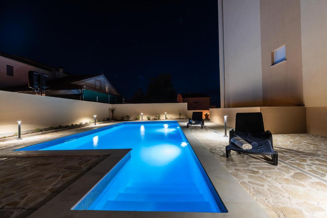 Apartments Sandrina Vrsi Bagian luar foto
