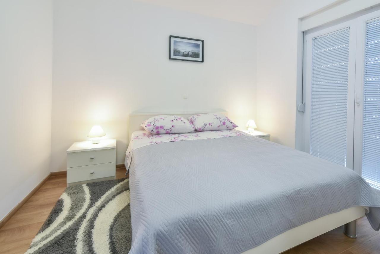 Apartments Sandrina Vrsi Bagian luar foto