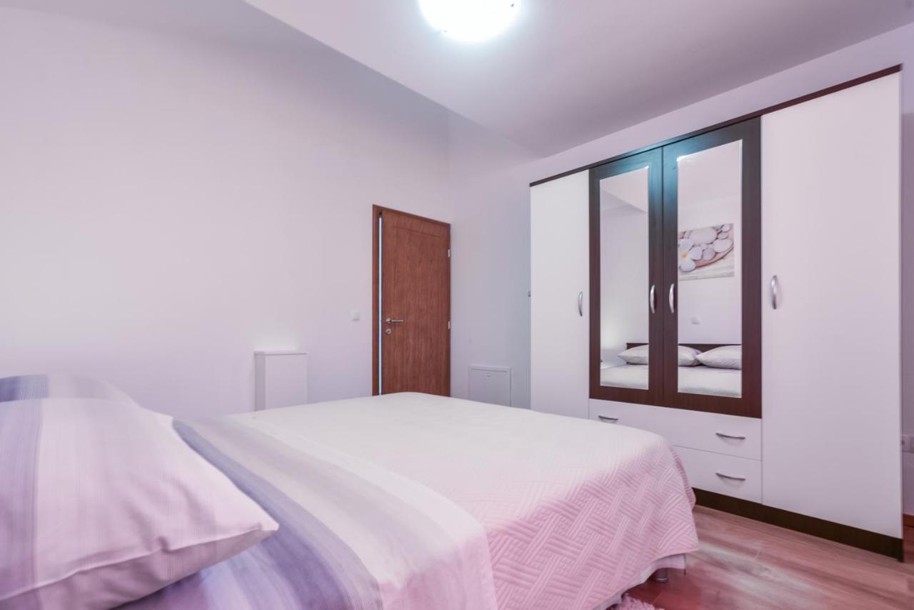 Apartments Sandrina Vrsi Bagian luar foto